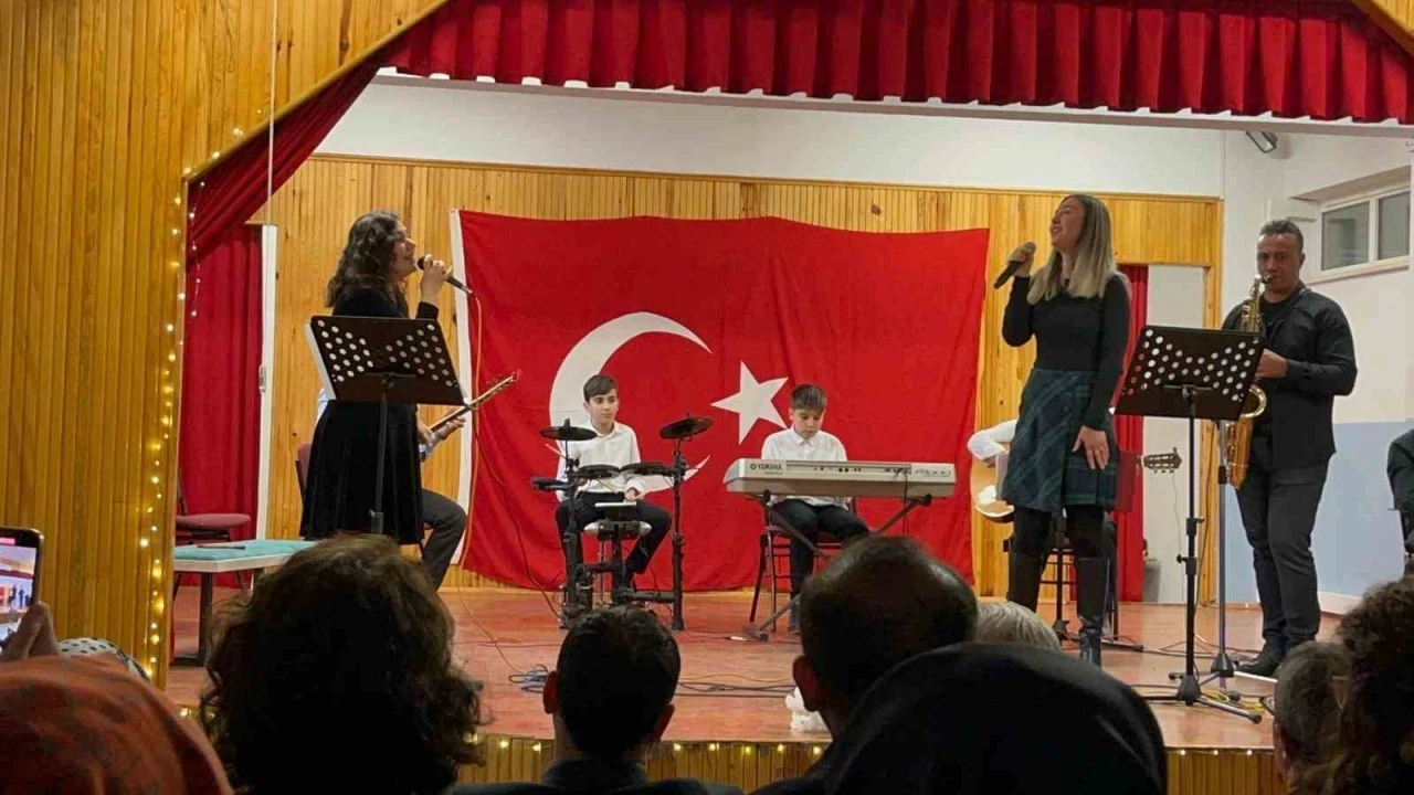 Erzincan’da öğretmenler oluşturdukları koro ile konser verdi

