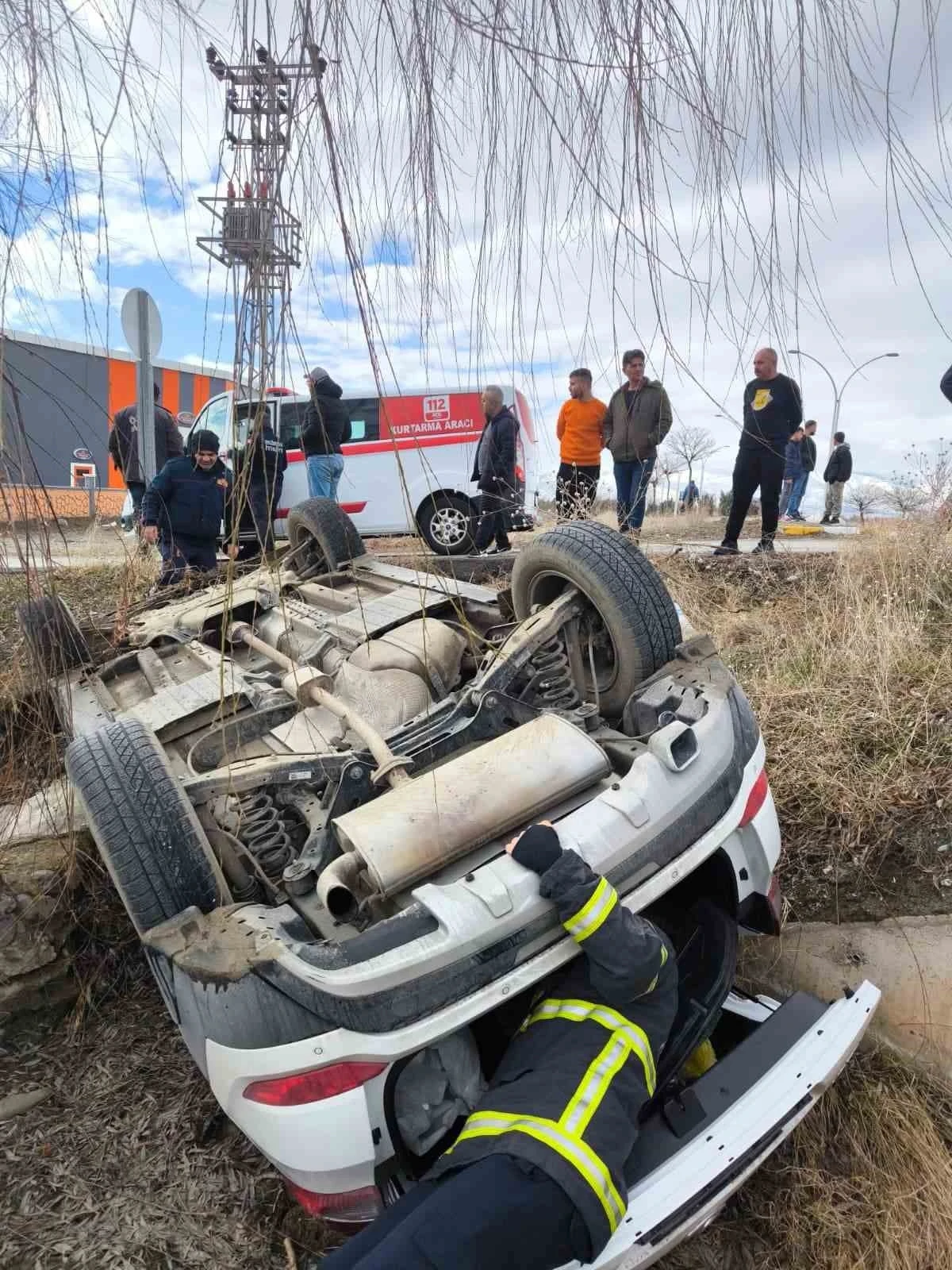 Erzincan&rsquo;da otomobil şarampole u&ccedil;tu: 1 yaralı
