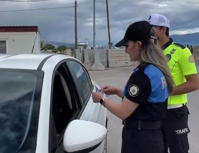 Erzincan’da polisler bayram öncesi vatandaşı bilgilendirdi
