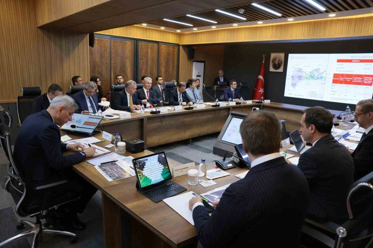 Erzincan’da sağlık yöneticileri toplantısı: "Sağlıklı Türkiye Yüzyılı Vizyonu masaya yatırıldı"
