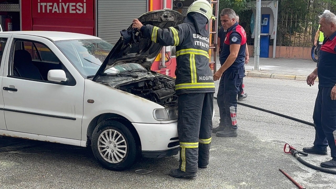 Erzincan’da seyir halindeki araç yandı