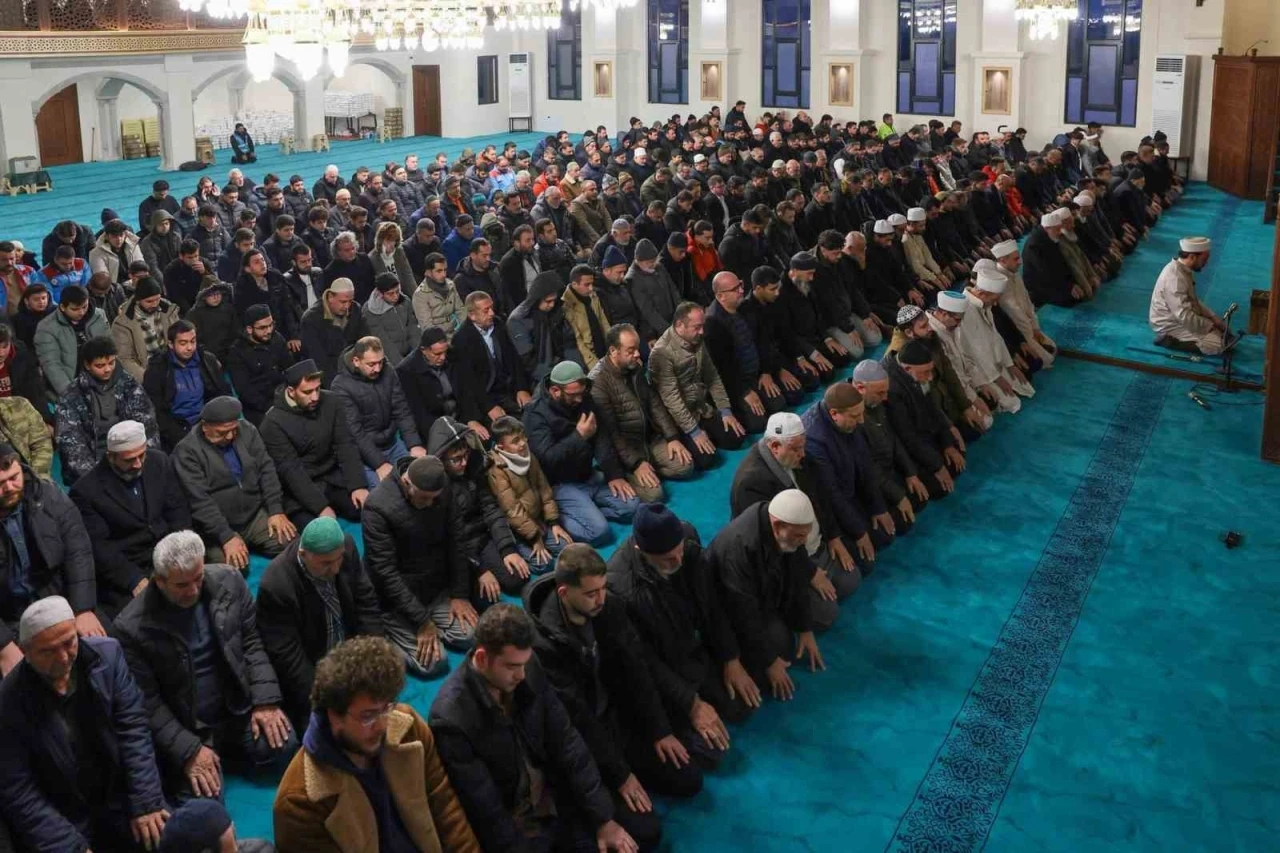 Erzincan&rsquo;da &Uuml;&ccedil; Aylar başlangıcında Terzibaba K&uuml;lliyesi&rsquo;nde sabah namazı programı d&uuml;zenlendi
