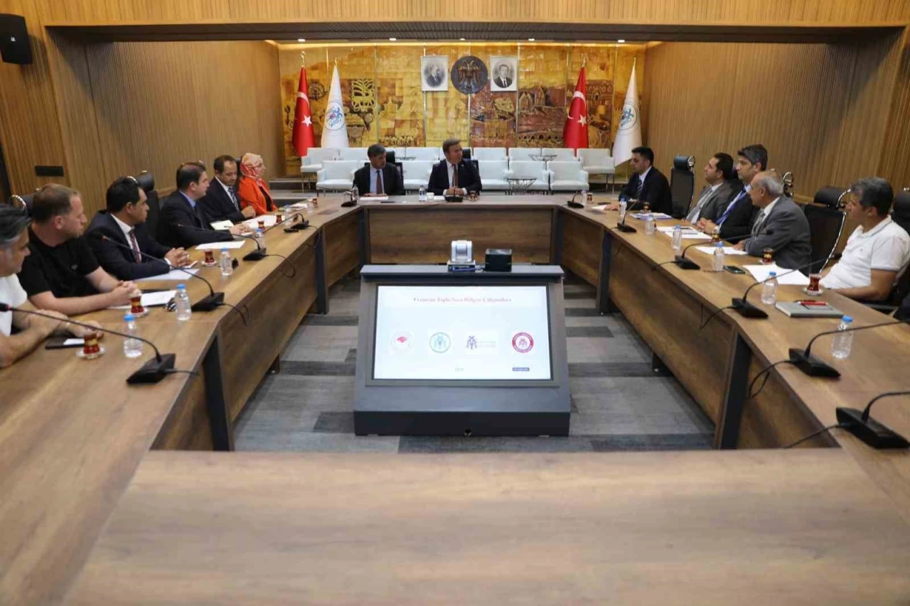Erzincan Toplu Sera Bölgesi Çalışmaları toplantısı düzenledi

