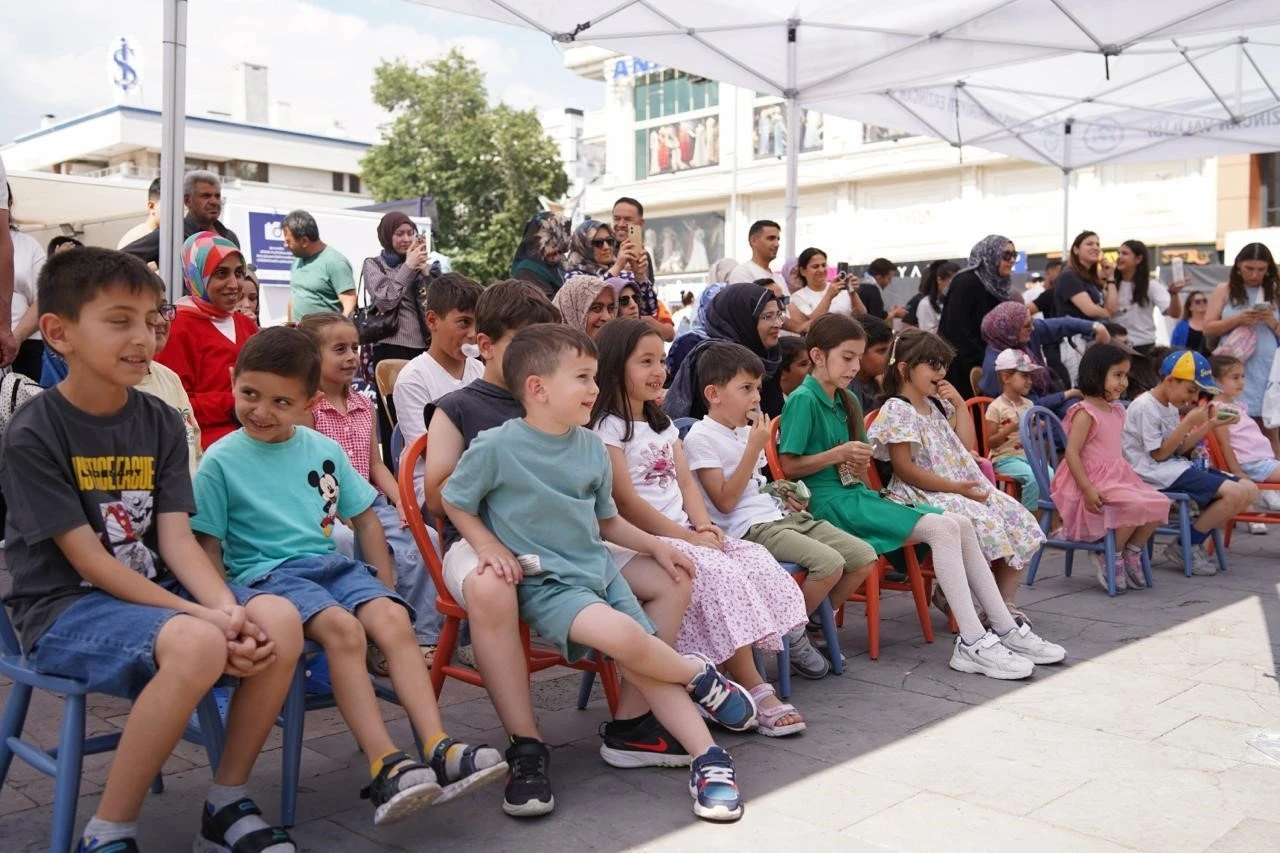 Erzincan Yaşayan Miras Ş&ouml;leni ziyaret&ccedil;ilerini ağırlamayı s&uuml;rd&uuml;r&uuml;yor
