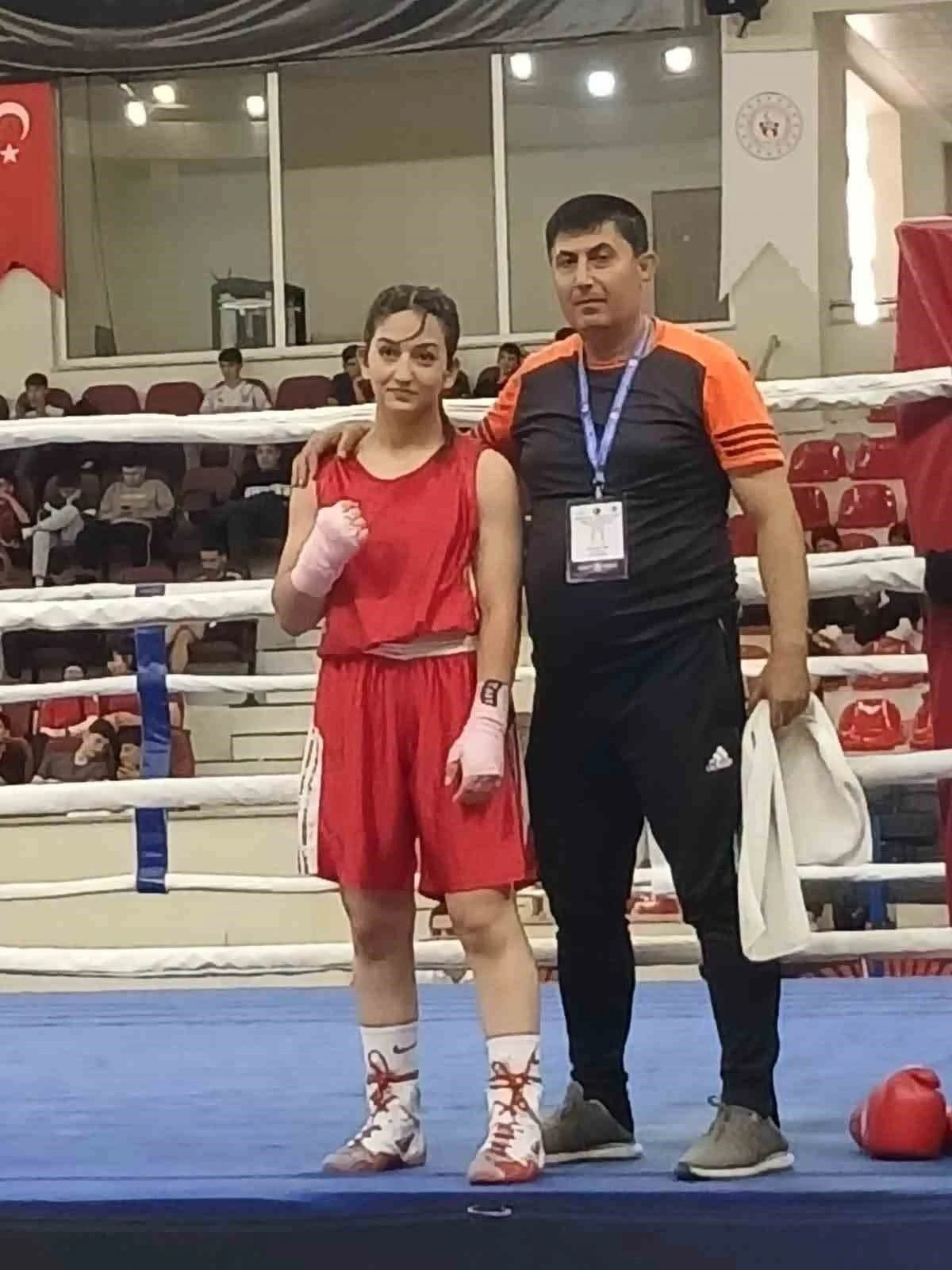 Erzincanlı boks&ouml;rden T&uuml;rkiye &uuml;&ccedil;&uuml;nc&uuml;l&uuml;ğ&uuml;
