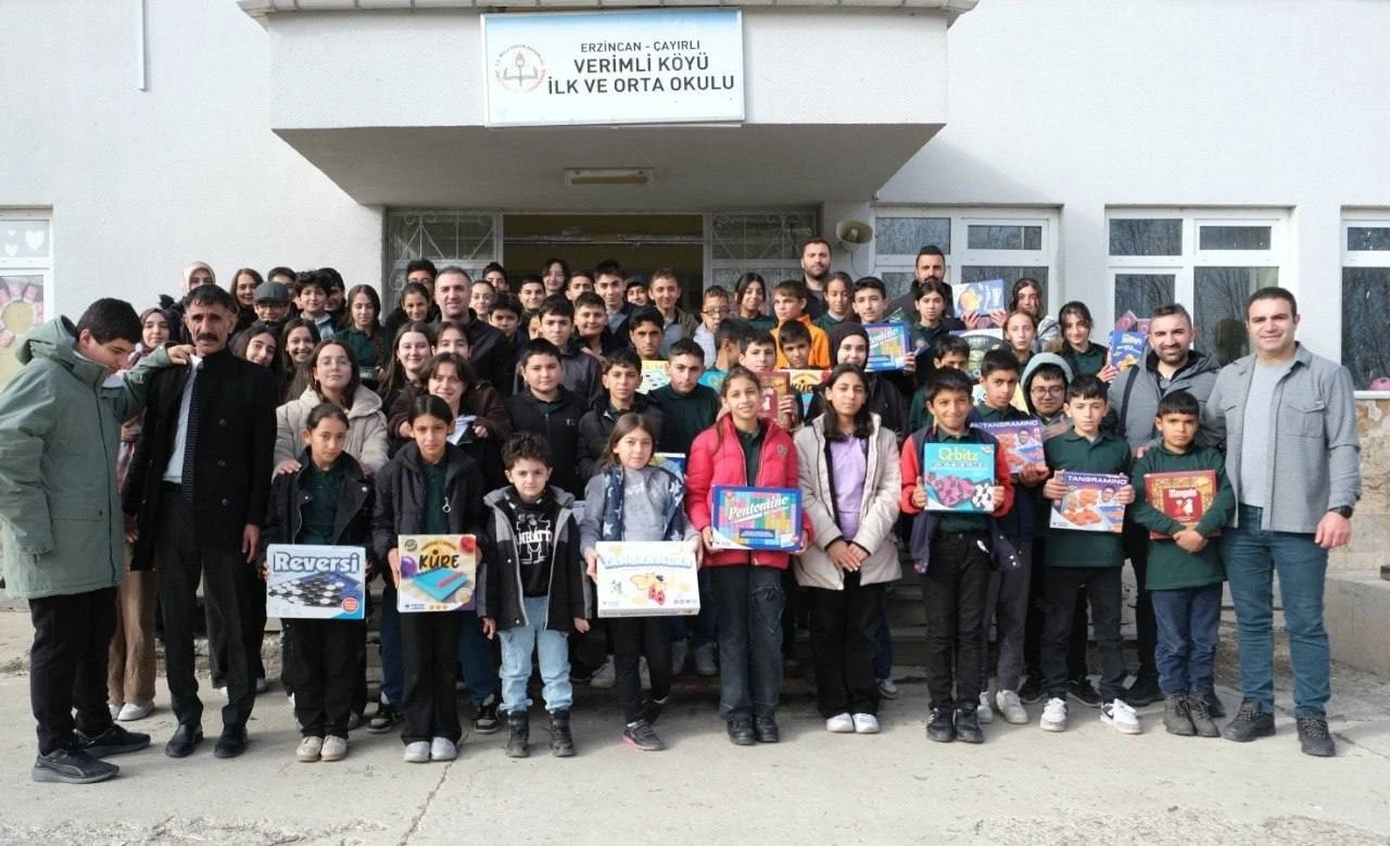 Erzincanlı öğrencilerden Verimli köyüne dostluk köprüsü
