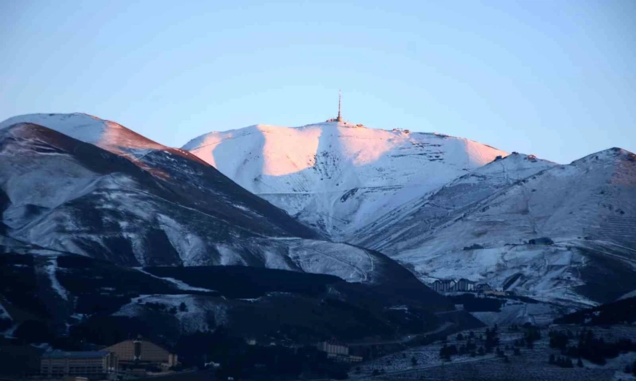Erzurum’a kar geliyor
