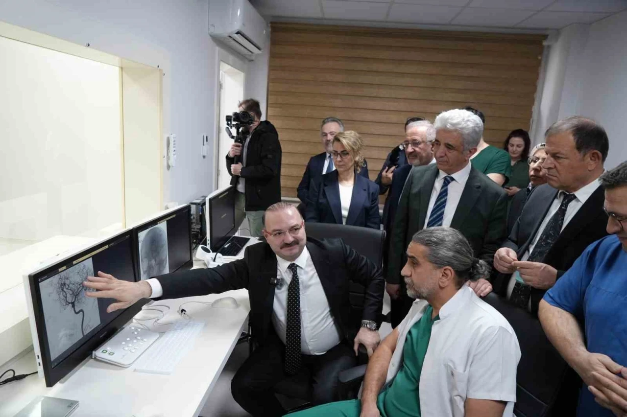 Erzurum Atat&uuml;rk &Uuml;niversitesi Araştırma Hastanesi&rsquo;nde yeni nesil anjiyografi cihazı hizmete girdi
