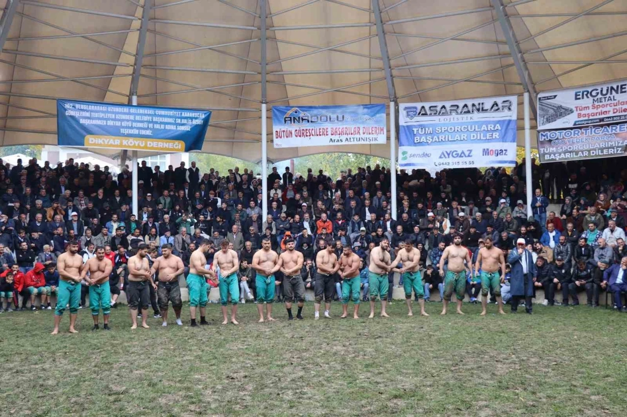 Erzurum’da 102’incisi yapılan Uzundere Karakucak Güreşleri büyük heyecan yaşattı
