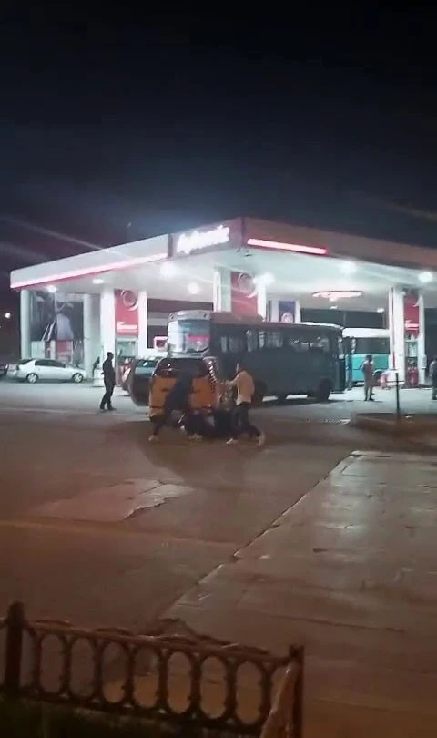 Erzurum’da bıçaklı kavga: 3 yaralı

