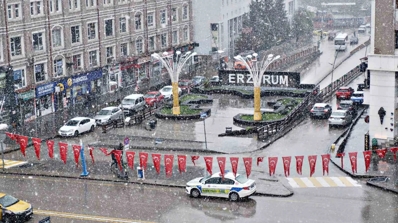 Erzurum’da mayıs ayında kar yağışı
