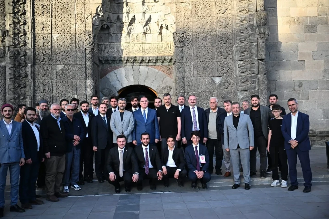 Erzurum’da &quot;Hukuk Akademisi&quot; oturumları tamamlandı
