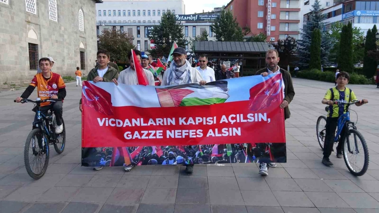 Erzurum&rsquo;da sağlık&ccedil;ılar 137&rsquo;inci kez Gazze i&ccedil;in y&uuml;r&uuml;d&uuml;
