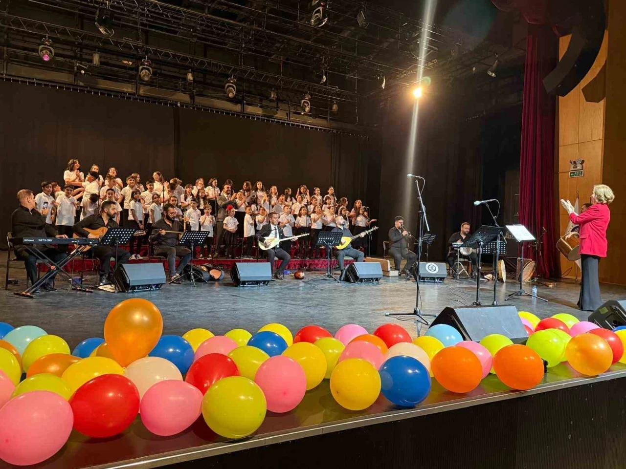 Erzurum&rsquo;da t&uuml;rk&uuml; dolu gece
