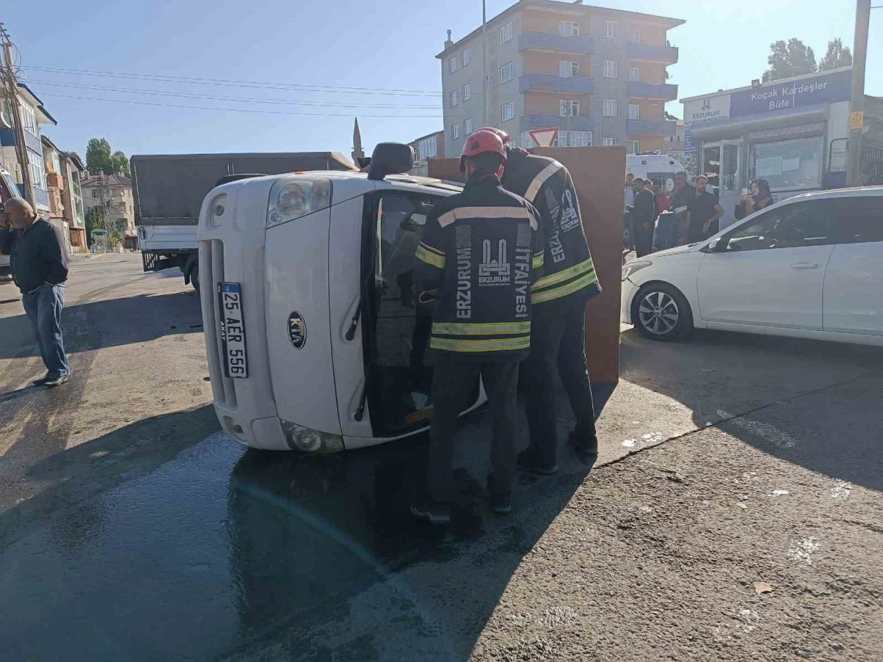 Erzurum’da üç araçlı kazada can pazarı
