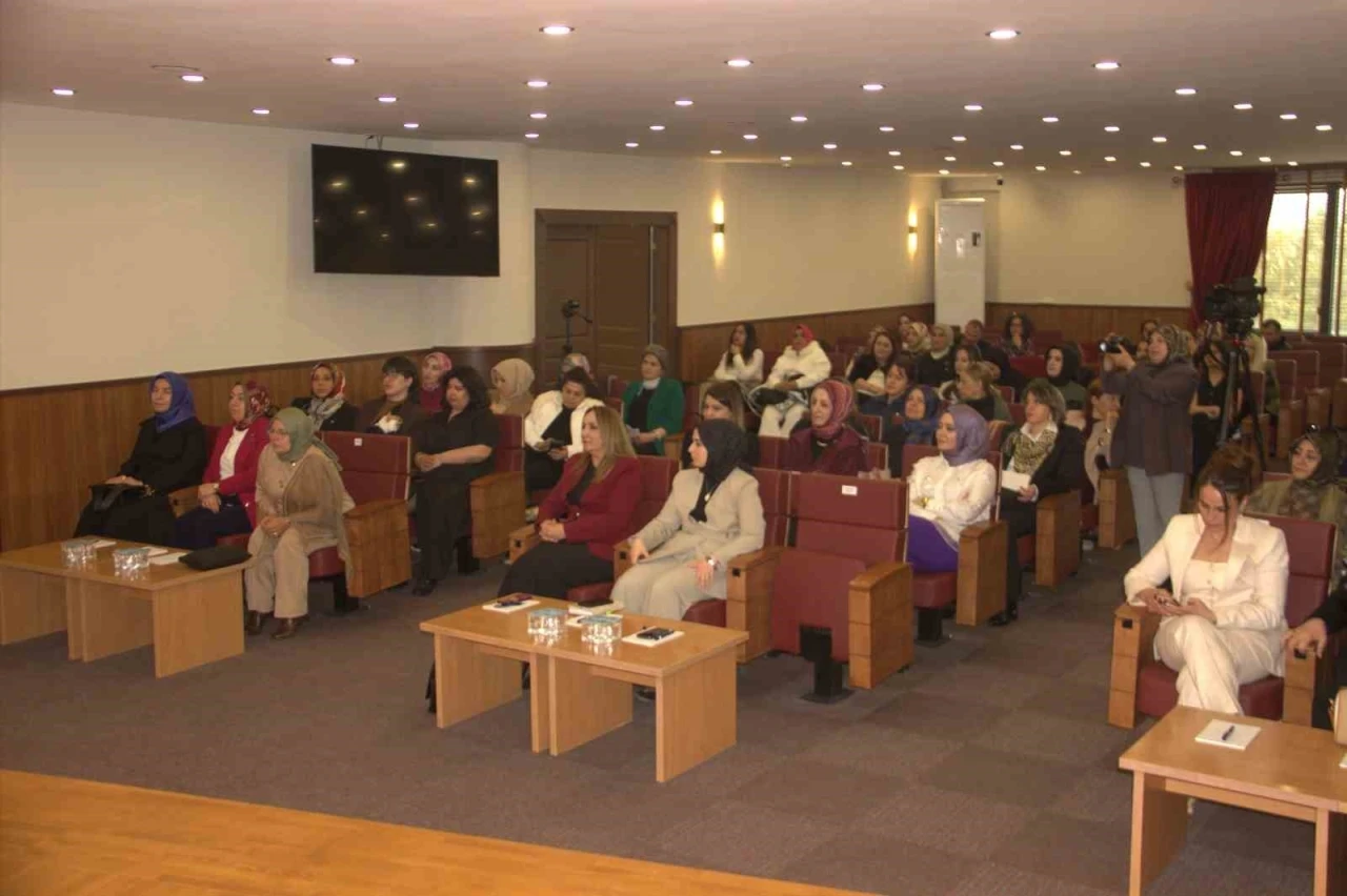 Erzurum&rsquo;da &lsquo;Zirvede kadın var&rsquo; programı d&uuml;zenlendi
