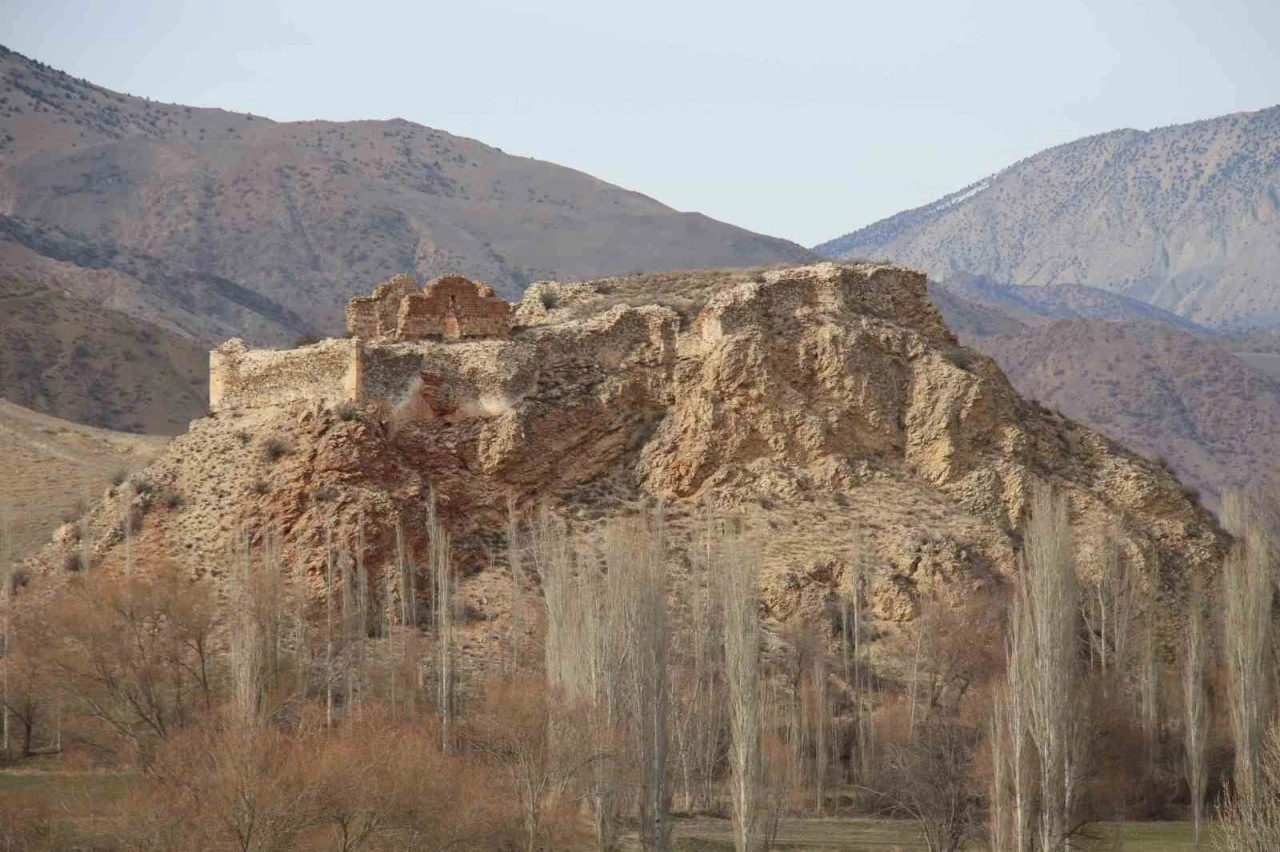 Erzurum’daki Kız ve OÄŸlan Kalesi ilgi bekliyor