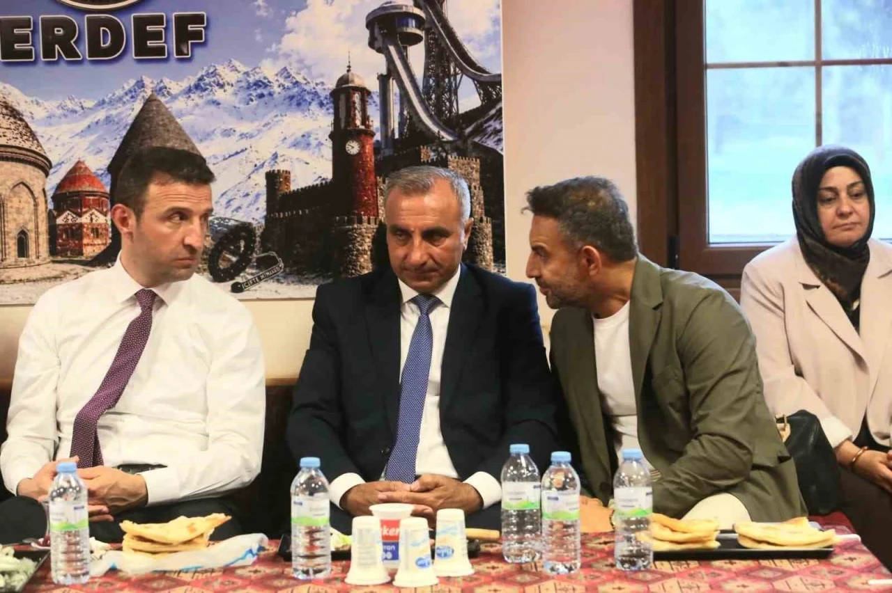 Erzurum Evi&rsquo;nde buluştular:  Birlik ve beraberlik mesajı verdiler
