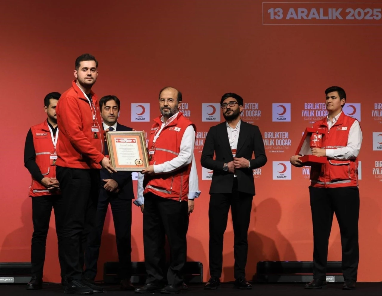 Erzurum Kızılay&rsquo;a &uuml;&ccedil; &ouml;d&uuml;l
