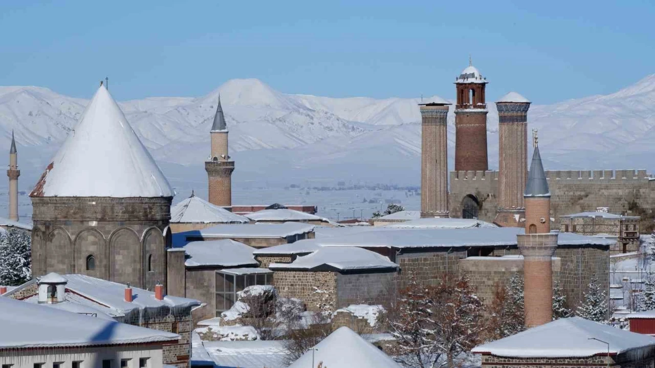 Erzurum merkezde okullara kar tatili
