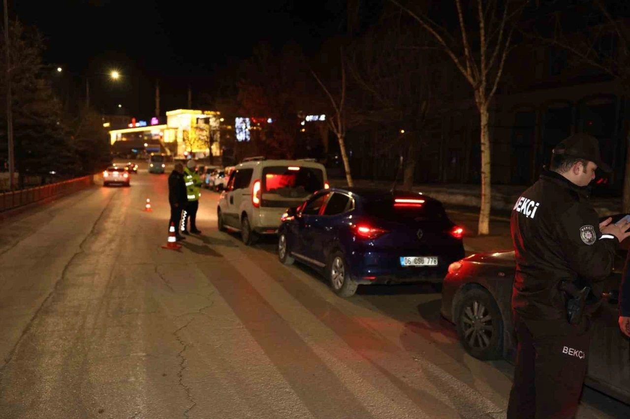 Erzurum polisi su&ccedil; ve su&ccedil;lulara nefes aldırmıyor
