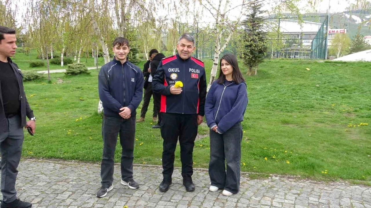 Erzurum polisinden okul &ccedil;evrelerinde tam g&uuml;venlik
