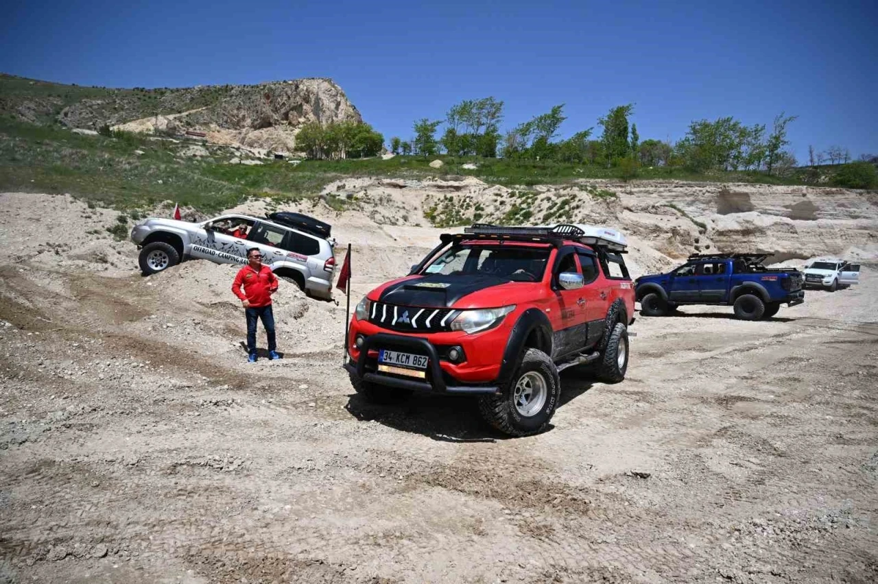 Erzurumlu offroadçular &quot;Terörsüz Türkiye&quot; sloganıyla yollara çıktı
