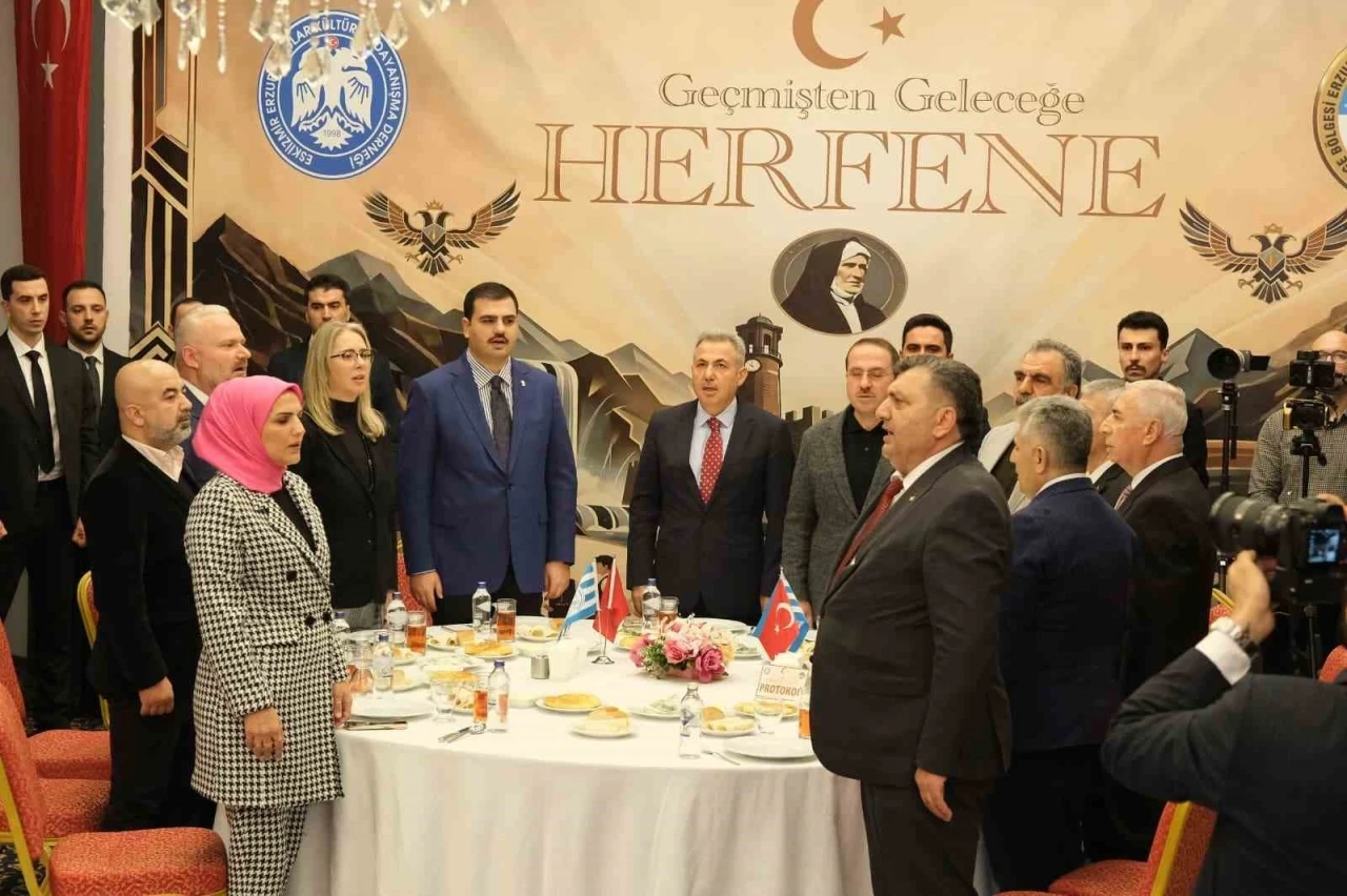 Erzurumlular İzmir&rsquo;de d&uuml;zenlenen herfene gecesinde buluştu
