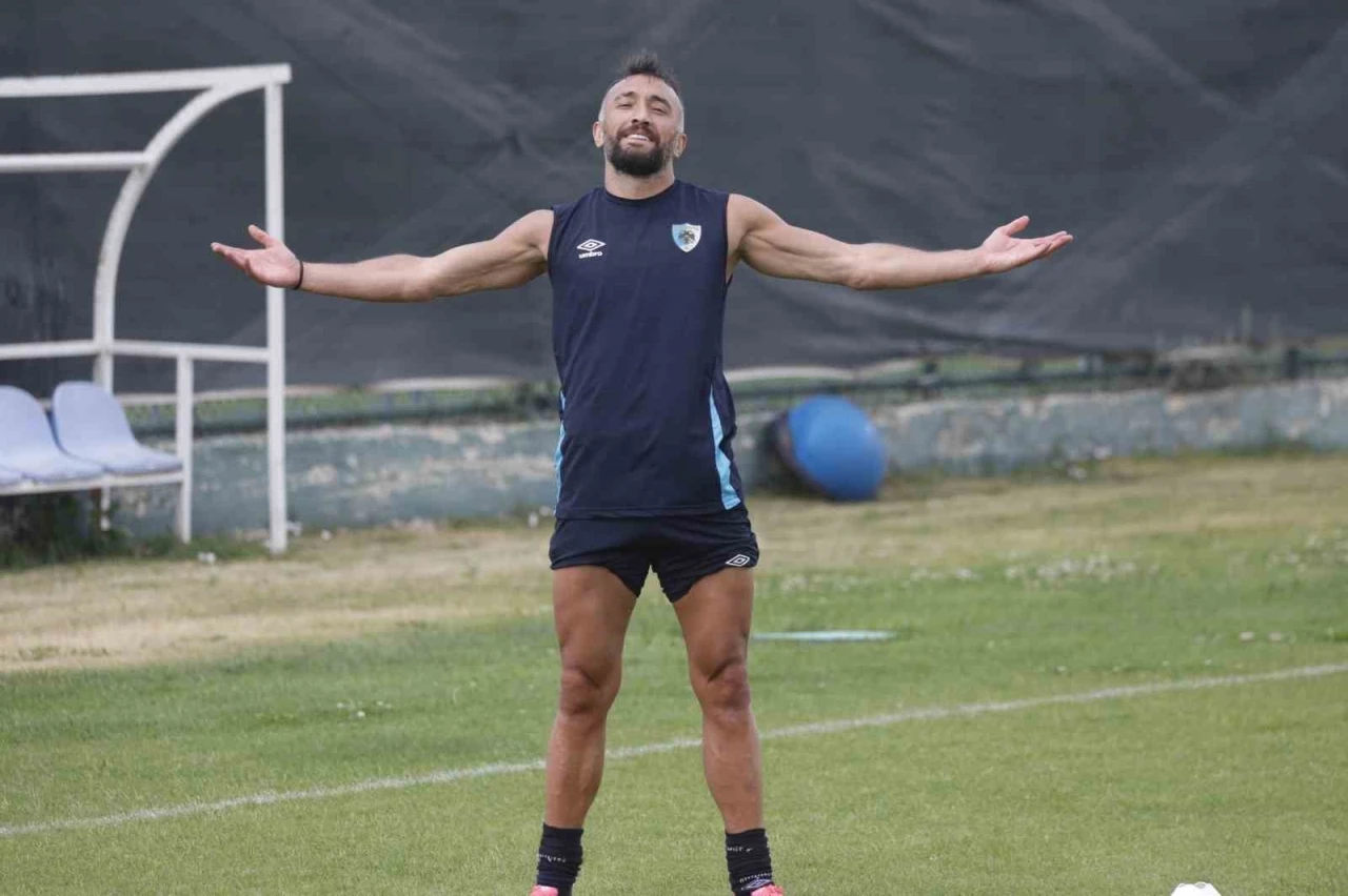 Erzurumspor FK, S&uuml;per Lig hazırlıklarını s&uuml;rd&uuml;r&uuml;yor
