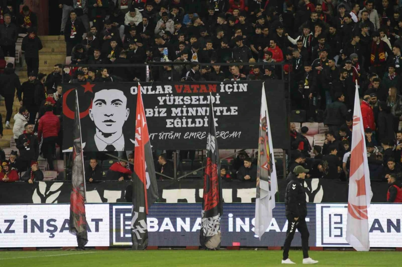 Es-Es taraftarı hava şehidi Emre Mercan’ı unutmadı
