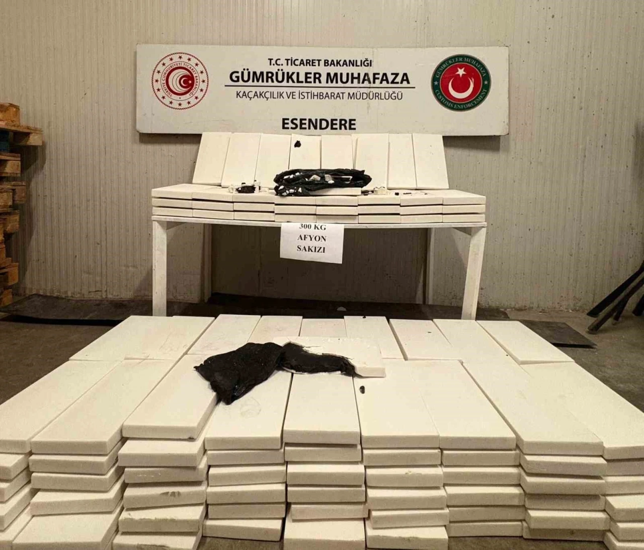 Esendere Gümrük Kapısı’nda 300 kilogram afyon sakızı ele geçirildi
