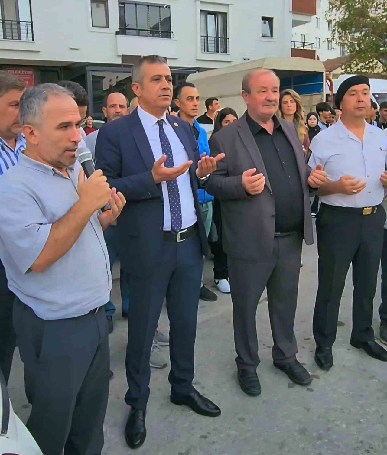 Esenköy’de geleneksel öğrenci uğurlaması