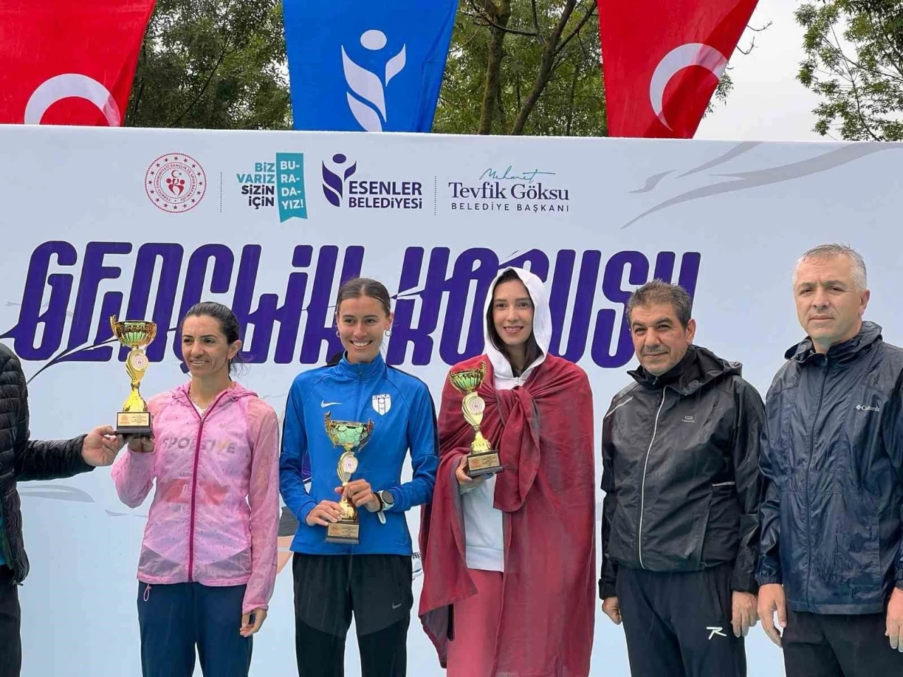 Esenler’de 19 Mayıs Coşkusu: Gençlik Koşusu’nda şampiyonlar belli oldu

