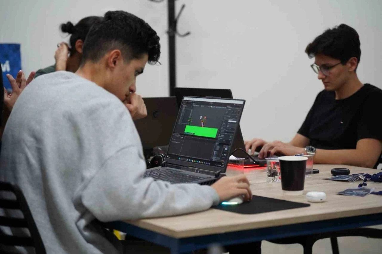 Esenler’de genç yazılımcılar Filistin direnişini oyunlara taşıdı
