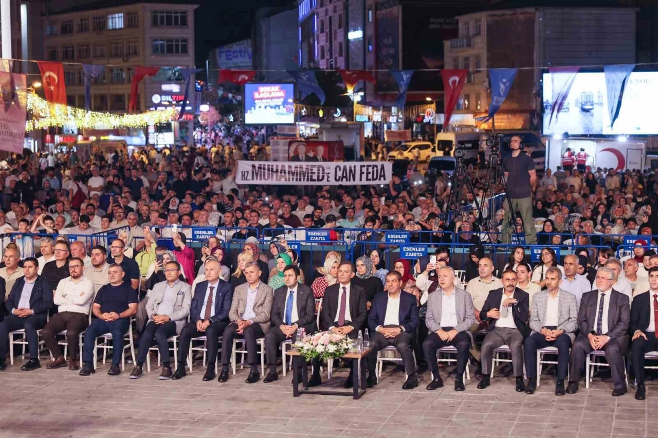 Esenler’de Peygamber Efendimiz için düzenlenen Naat Gecesi’ne yoğun ilgi

