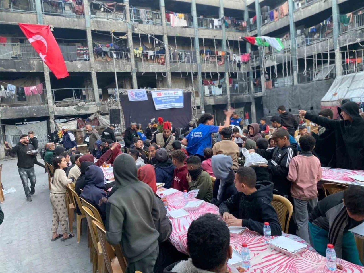 Esenler&rsquo;den Gazze&rsquo;ye 10 bin kişilik iftar sofrası
