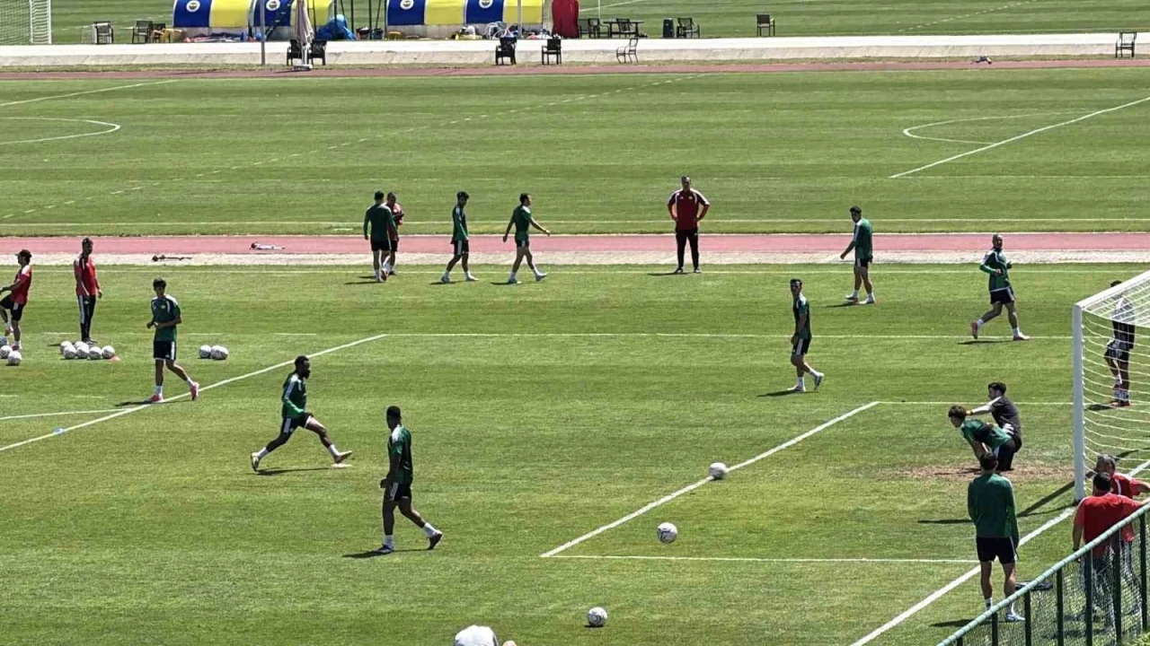 Esenler Erokspor yeni sezon hazırlıklarını D&uuml;zce&rsquo;de s&uuml;rd&uuml;r&uuml;yor
