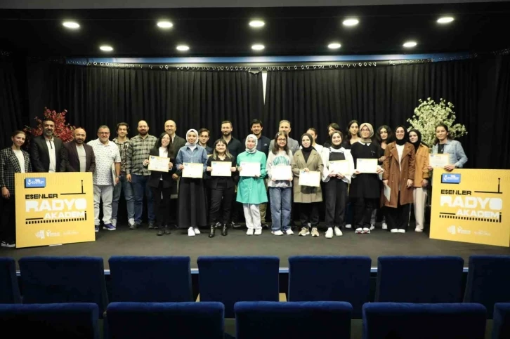 Esenler Radyo akademisi final yaptı, gen&ccedil; radyocular sertifikalarını aldı
