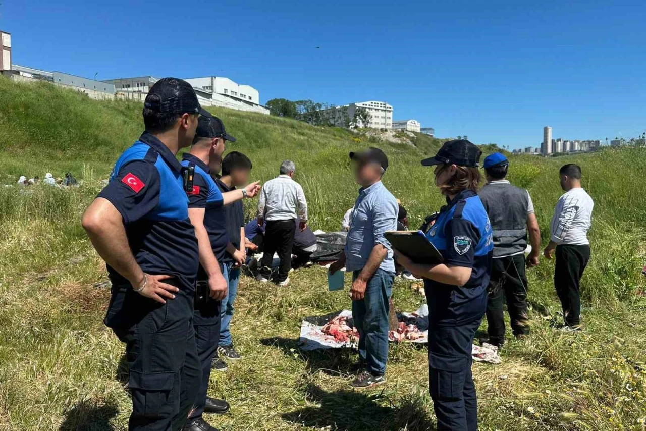 Esenyurt Belediyesi&rsquo;nden ka&ccedil;ak kesimhanelerde denetim
