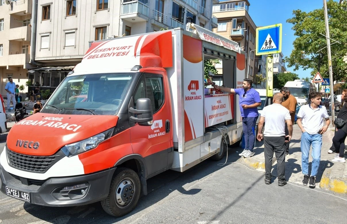 Esenyurt Belediyesi’nden sınav günü öğrencilere ikram desteği
