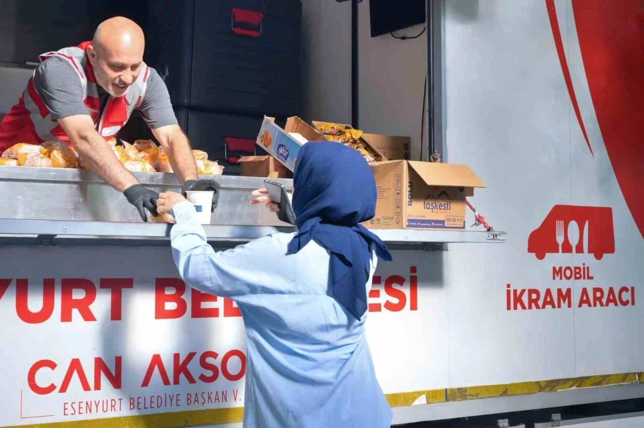 Esenyurt Belediyesi YKS maratonunda &ouml;ğrencilerin yanında oldu
