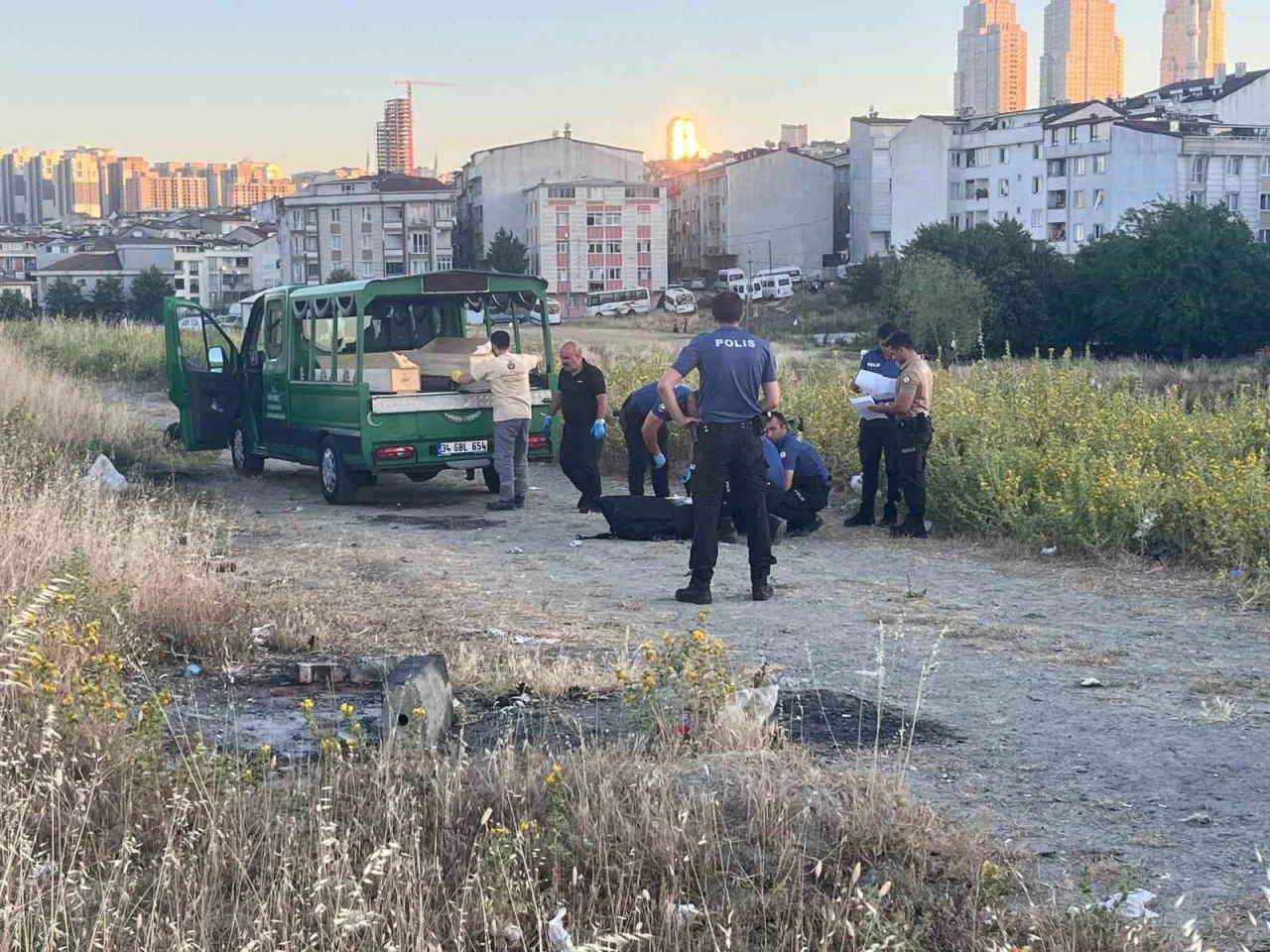 Esenyurt’ta 2 gündür haber alınamayan adam boş arazide ölü bulundu
