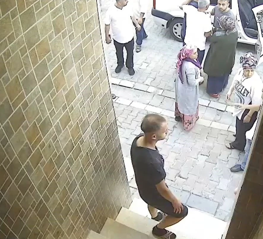 Esenyurt’ta çocukların tartışmasına aileler dahil oldu, ortalık karıştı
