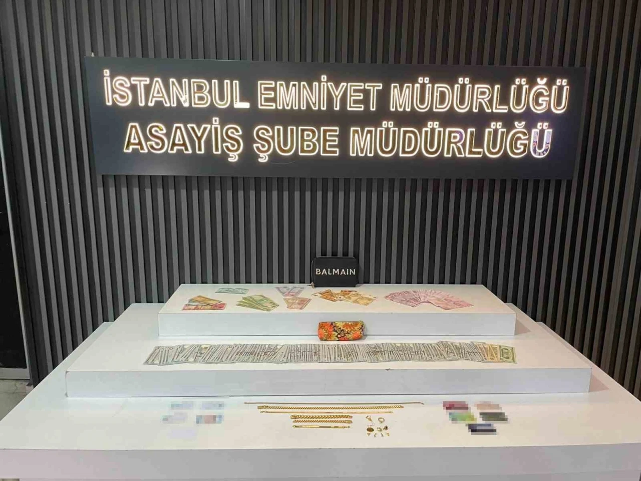 Esenyurt’ta ev sahibinin duşa girmesini fırsat bilen Endonezyalı bakıcı, 5 milyon değerinde döviz ve ziynet eşyayı çaldı
