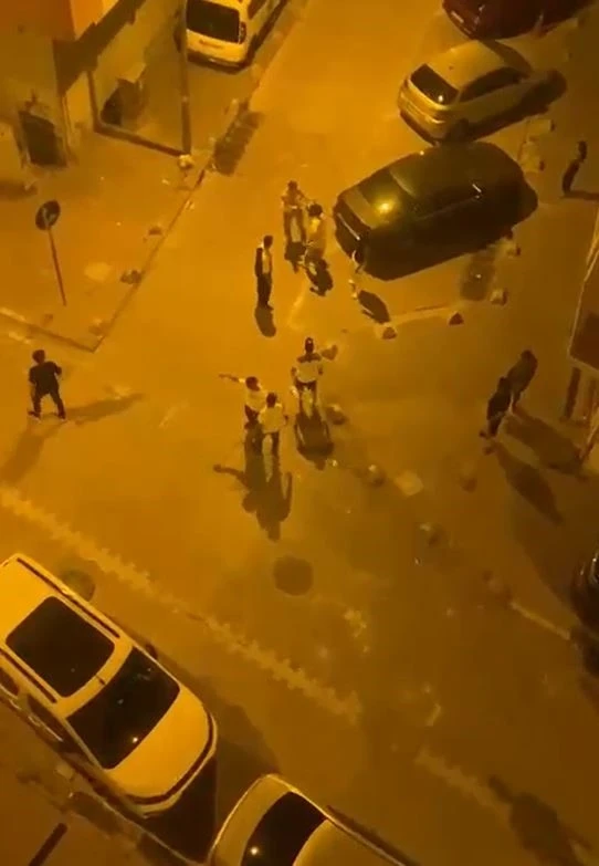 Esenyurt’ta gençler arasındaki kavga kamerada
