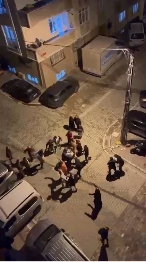 Esenyurt&rsquo;ta g&uuml;r&uuml;lt&uuml; nedeniyle ortalık karıştı: Ev basıp hamile kadını d&ouml;vd&uuml;ler
