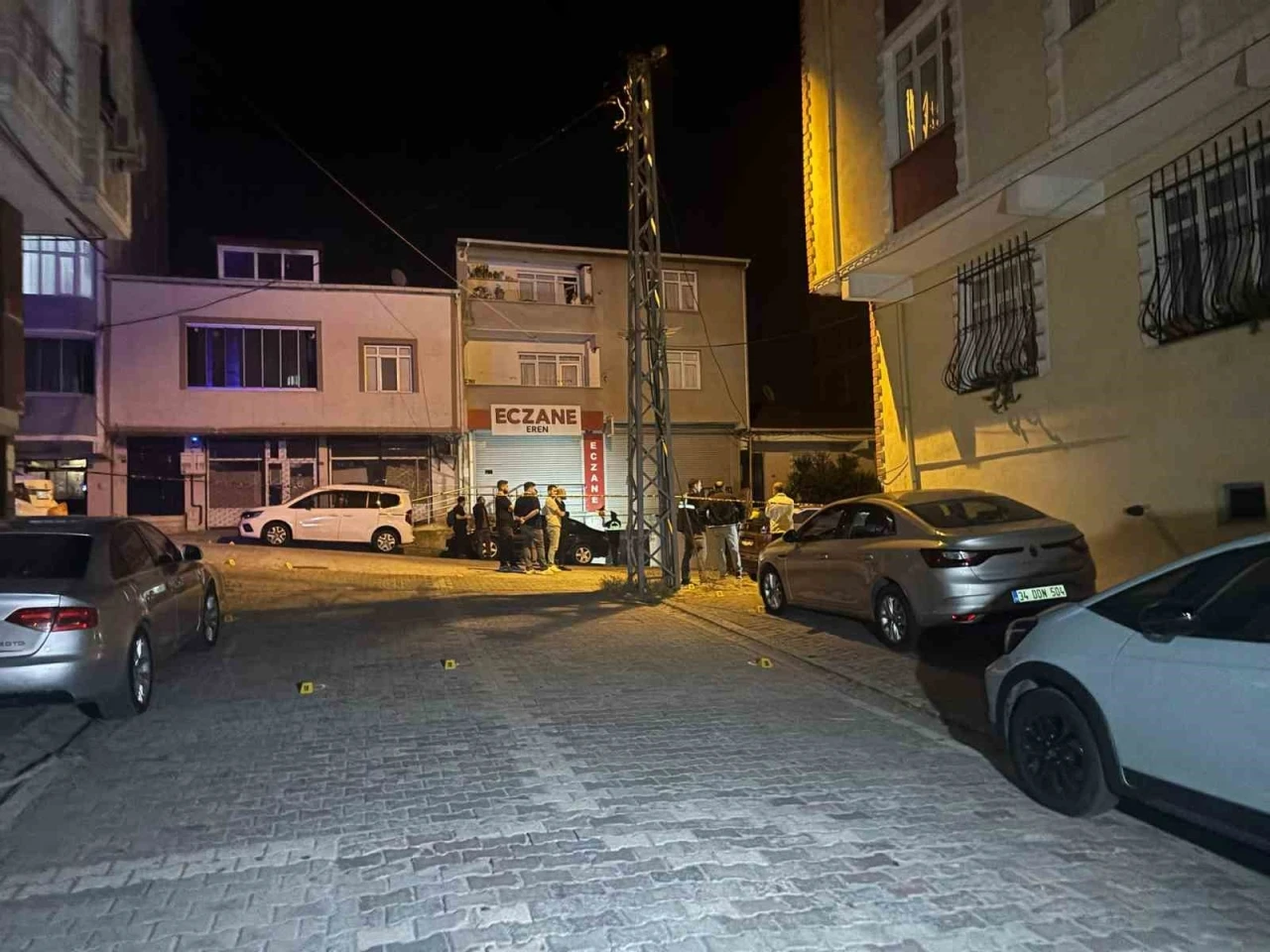 Esenyurt&rsquo;ta iki grup arasında silahlı &ccedil;atışma kamerada
