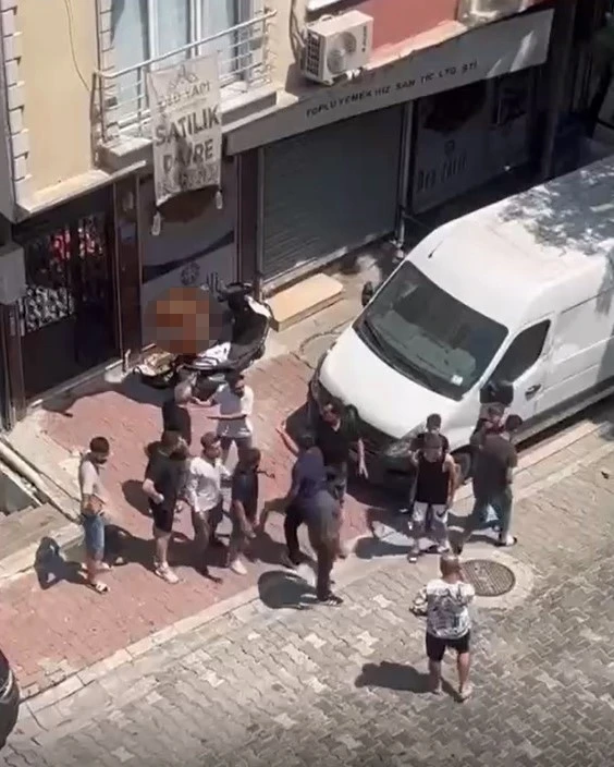 Esenyurt’ta iki komşunun &quot;Evimi dikizliyorsun&quot; tartışması kavgaya dönüştü
