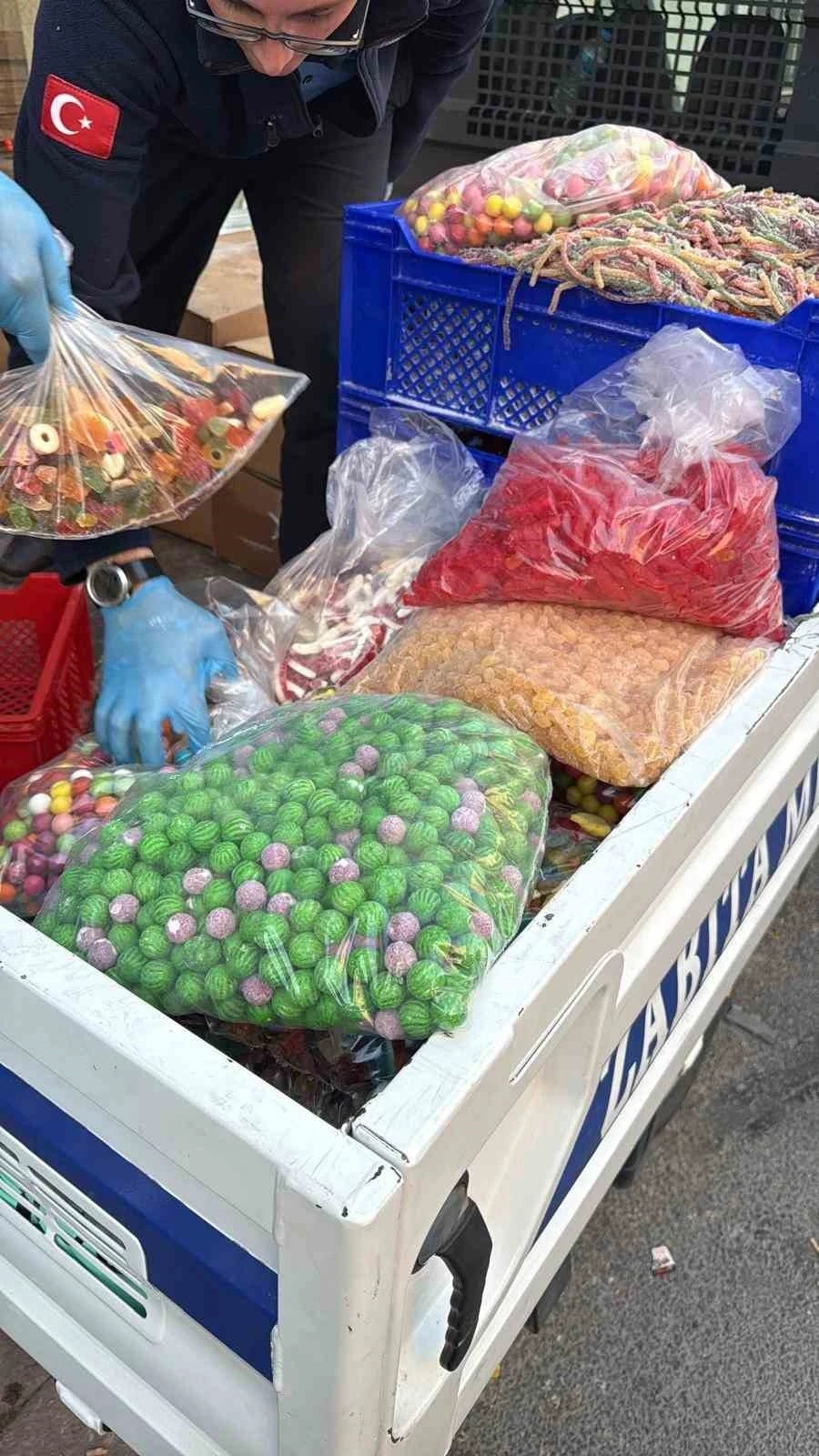 Esenyurt’ta kaçak şekerleme atölyesine baskın: 9 ton 400 kilo ürün imha edildi
