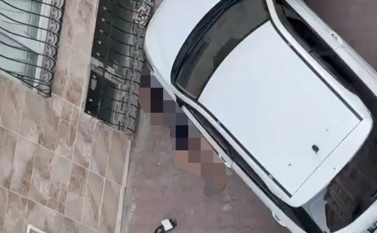 Esenyurt&rsquo;ta kanlı pusu; Evinden &ccedil;ıkan adamı kurşun yağmuruna tuttular
